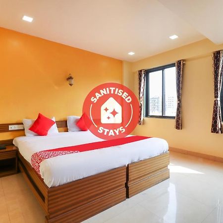 Oyo 10679 Hotel Nanashree Executive Vagholi Esterno foto