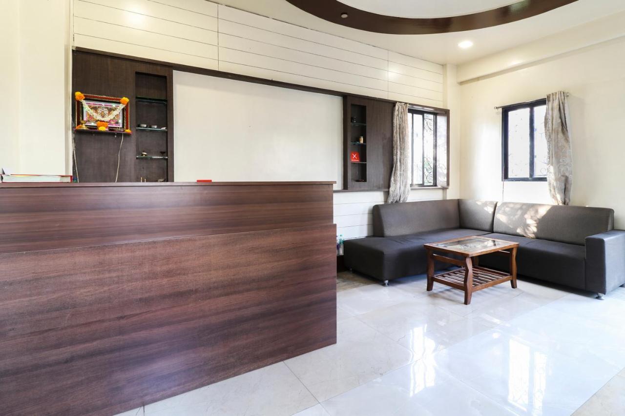 Oyo 10679 Hotel Nanashree Executive Vagholi Esterno foto