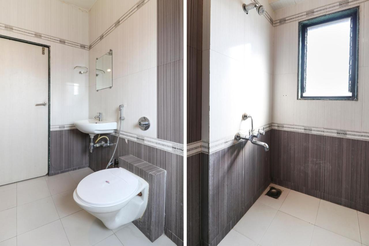 Oyo 10679 Hotel Nanashree Executive Vagholi Esterno foto